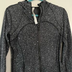 EUC Lululemon black jacket with hood and thumb holes size 8